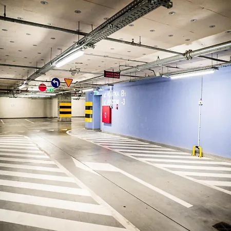 Hanza Tower 14th Floor Cityview, Balcony, Sauna, Pool, Jacuzzi דירה