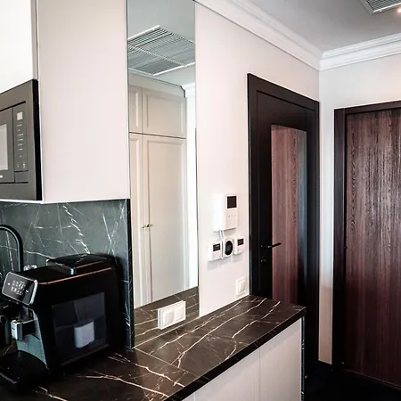 Hanza Tower 14th Floor Cityview, Balcony, Sauna, Pool, Jacuzzi דירה *