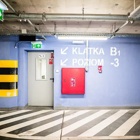 Hanza Tower 14th Floor Cityview, Balcony, Sauna, Pool, Jacuzzi דירה