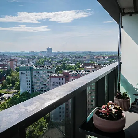 Hanza Tower 14th Floor Cityview, Balcony, Sauna, Pool, Jacuzzi *