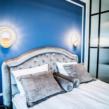 Hanza Tower 14th Floor Cityview, Balcony, Sauna, Pool, Jacuzzi דירה